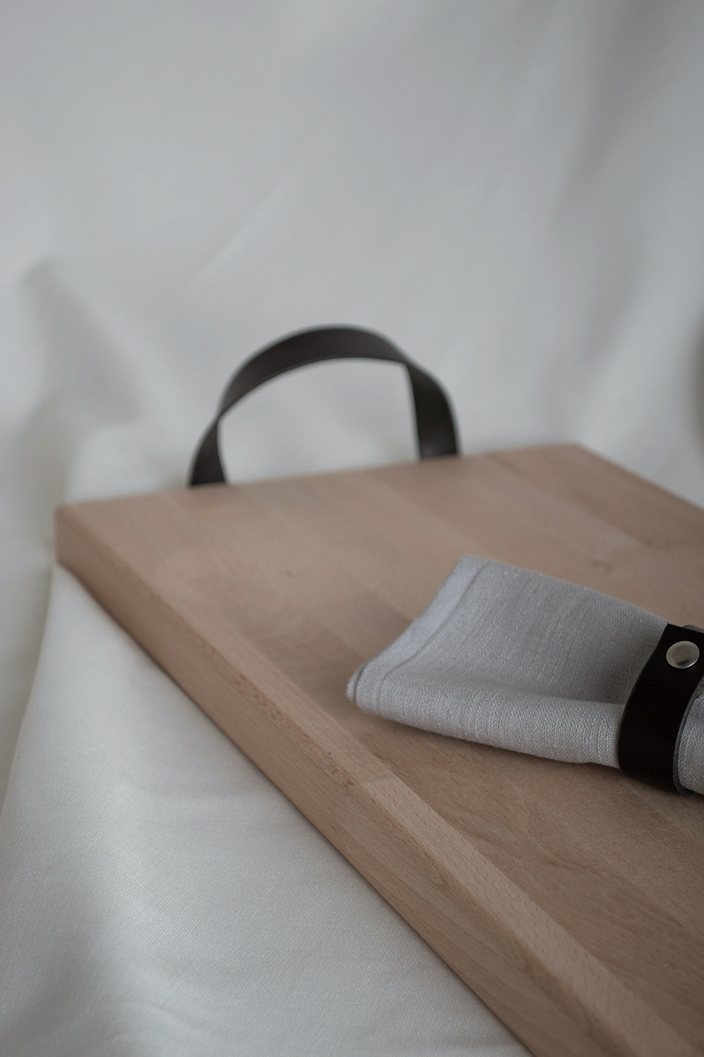 ALAY - Käsebrett mit Lederschlaufen