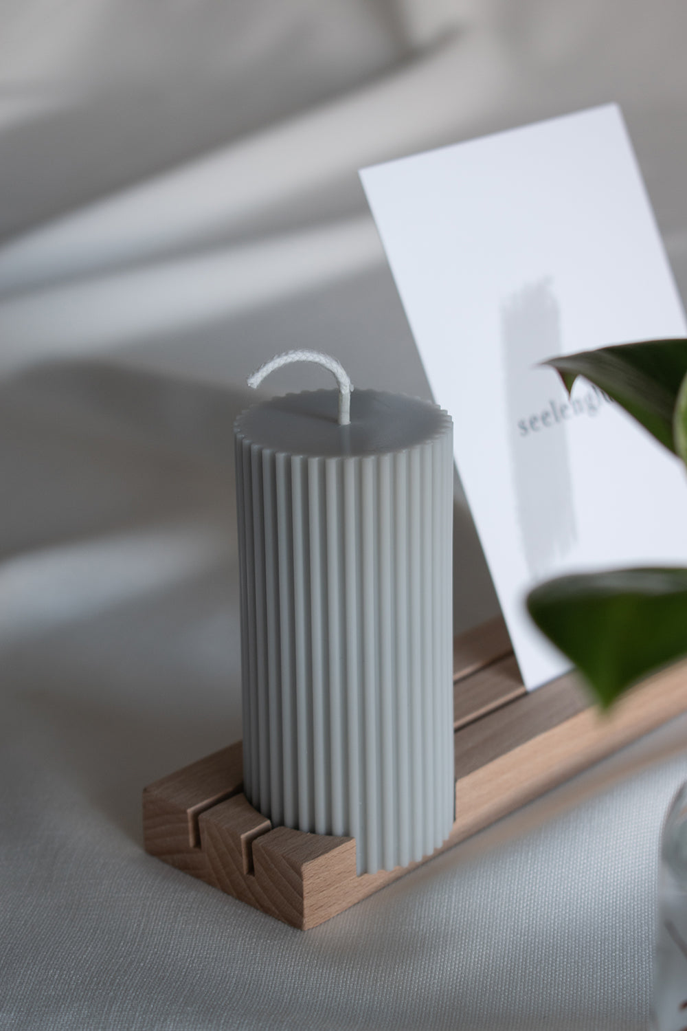 AURI - Kartenhalter mit Vase